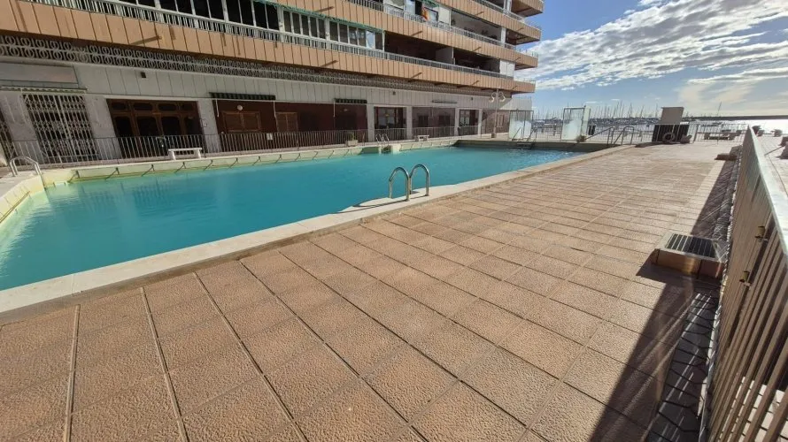 Apartamento de 2 dormitorios en Torrevieja, España No. 324