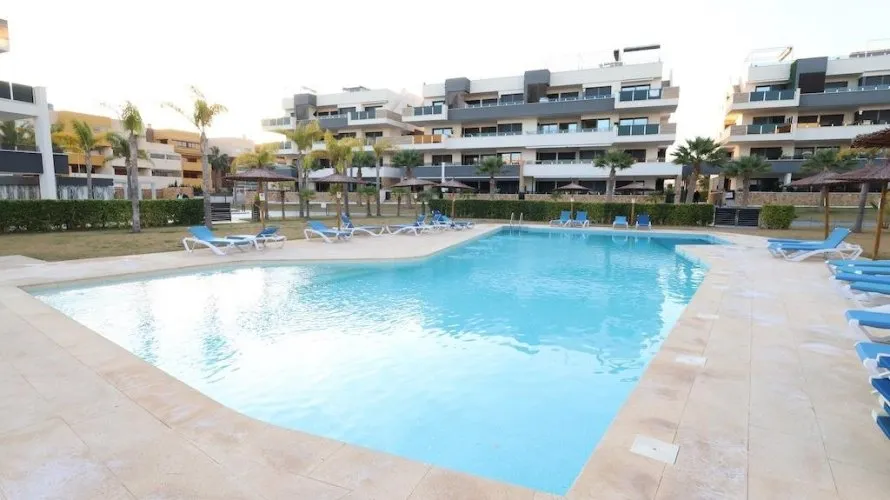 Apartamento de 2 dormitorios en Torrevieja, Spain No. 292