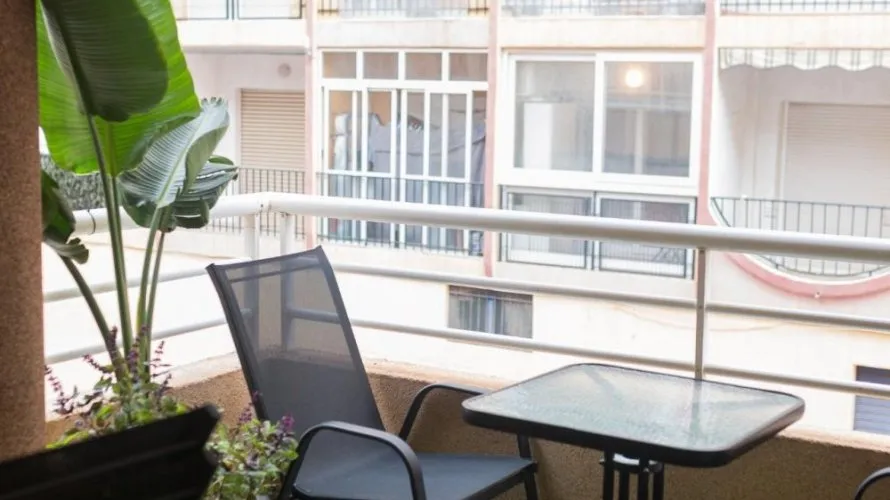 Apartamento de 2 dormitorios en Torrevieja, España No. 306 № 5