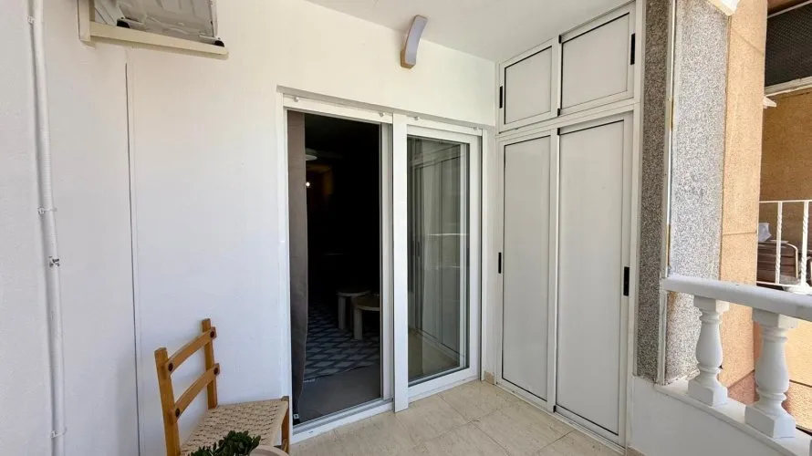Apartamento de 2 dormitorios en Torrevieja, España No. 330 № 4