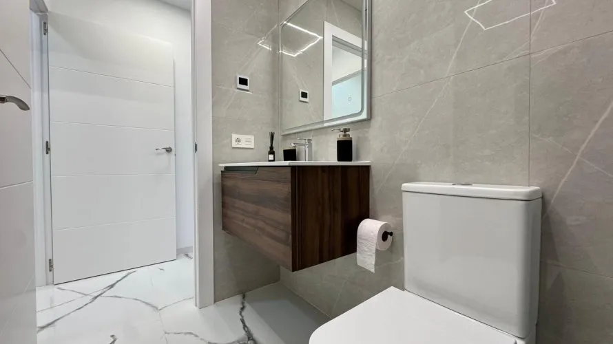 Apartamento de 2 dormitorios en Torrevieja, España No. 316 № 26