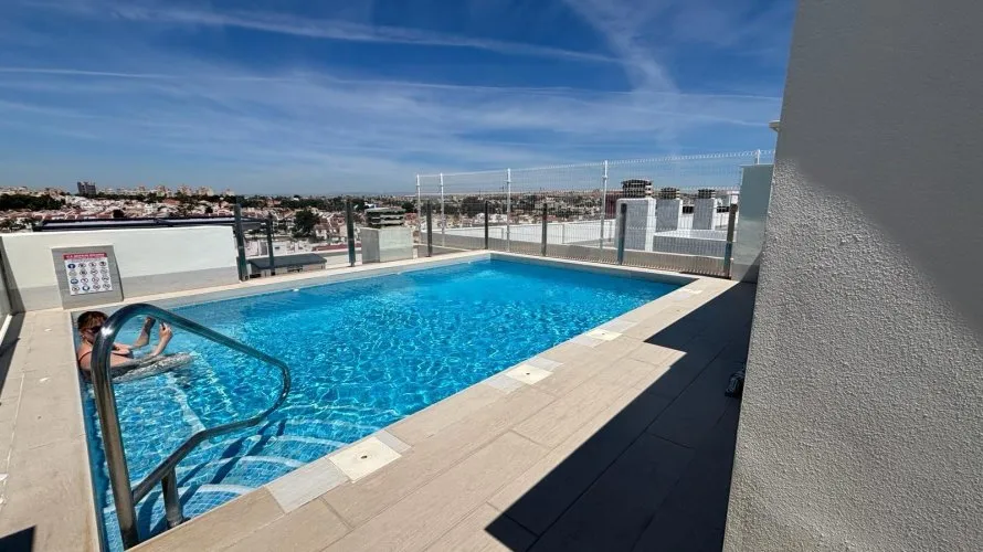 Apartamento de 2 dormitorios en Torrevieja, España No. 297 № 13