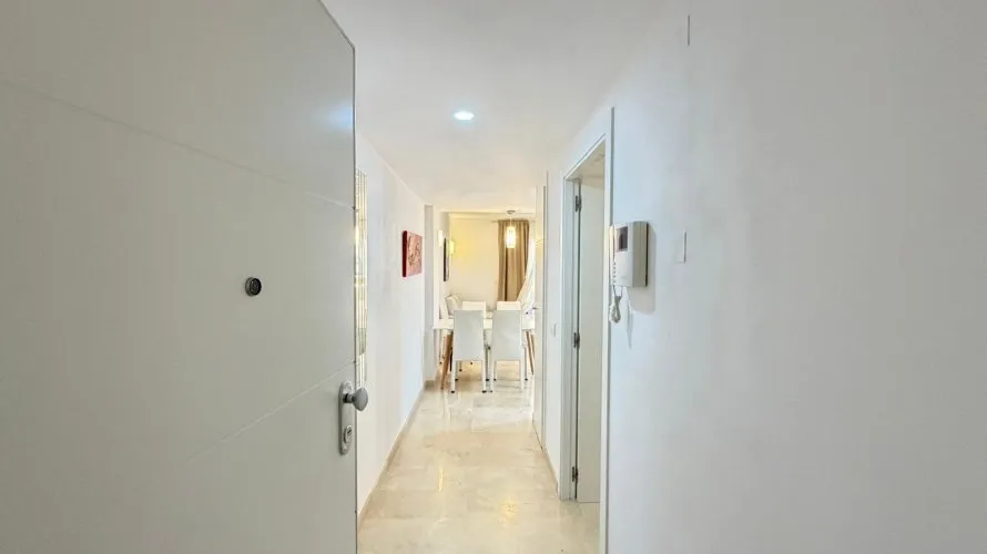 Apartamento de 3 dormitorios en Torrevieja, España No. 295