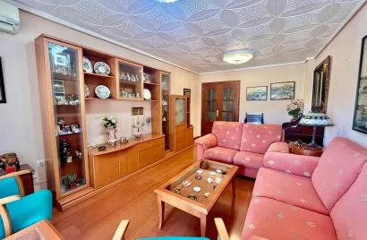 Apartamento de 3 dormitorios en Torrevieja, España No. 328