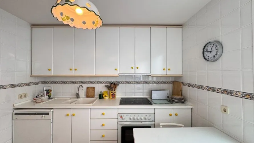 Apartamento de 3 dormitorios en Torrevieja, España No. 300 № 1