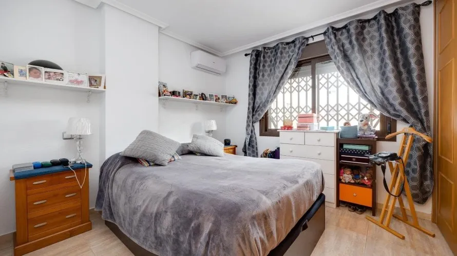 Apartamento de 2 dormitorios en Torrevieja, España No. 312 № 13