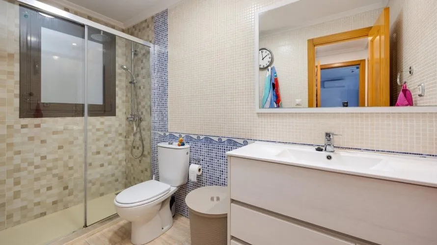 Apartamento de 2 dormitorios en Torrevieja, España No. 312 № 10