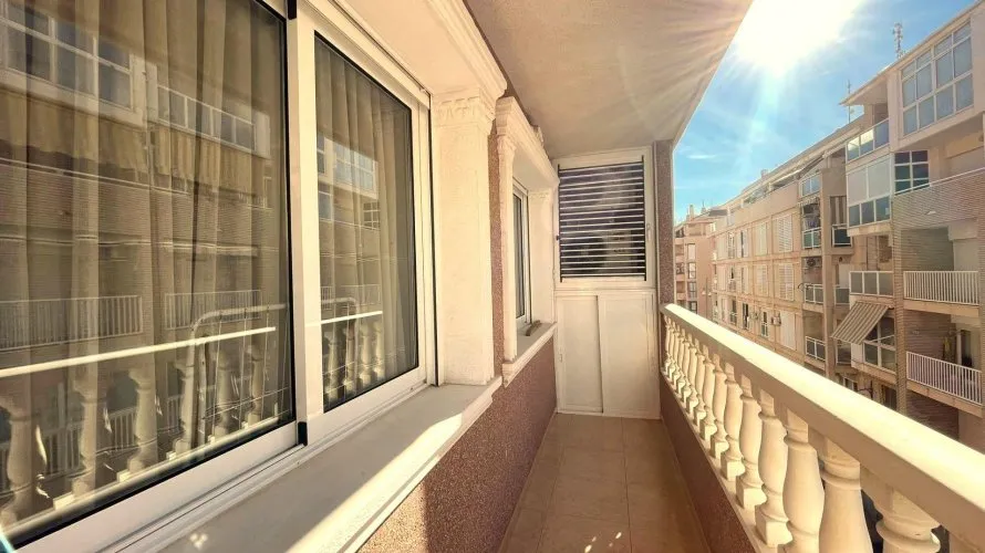 Apartamento de 3 dormitorios en Torrevieja, España No. 299 № 4