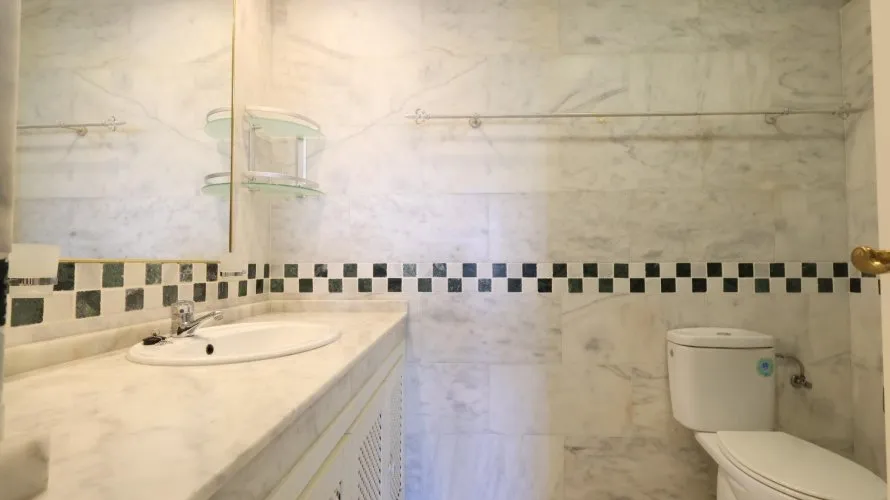 Apartamento de 2 dormitorios en Torrevieja, España No. 309 № 1