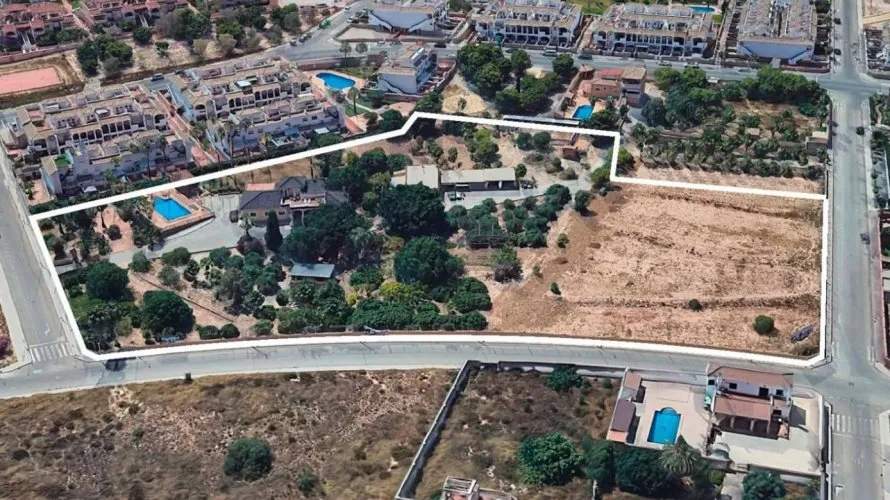 Apartamento de 2 dormitorios en Torrevieja, España No. 303 № 1