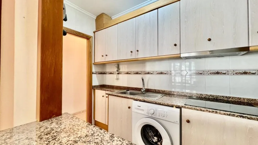 Apartamento de 2 dormitorios en Torrevieja, España No. 479 № 4