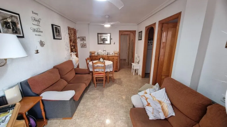 Apartamento de 2 dormitorios en Torrevieja, España No. 413