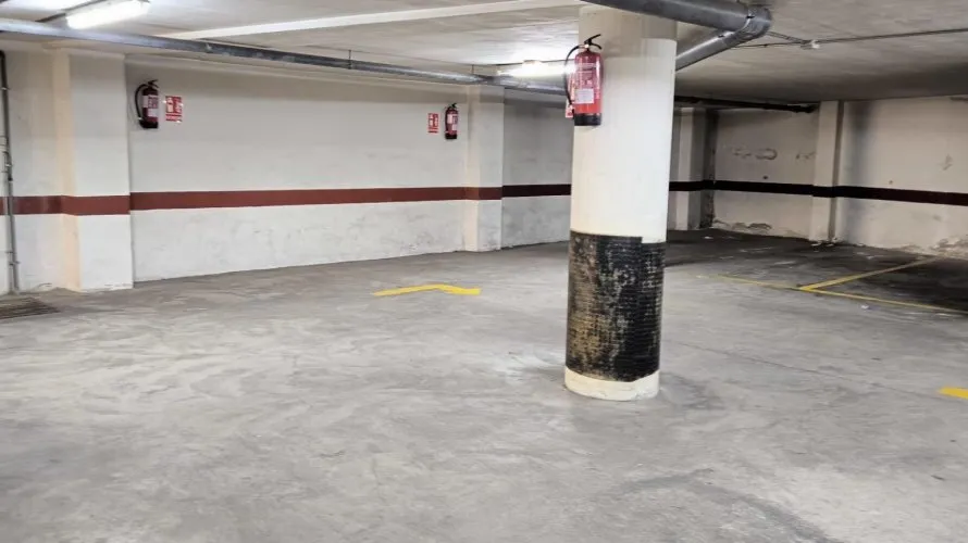 Estacionamiento de en Torrevieja, España No. 447 № 2