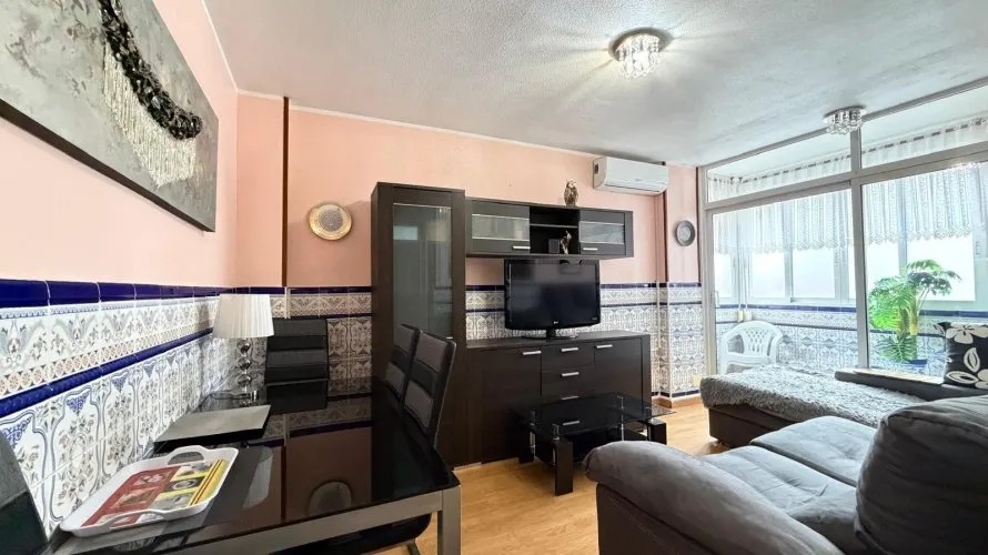 Apartamento de 1 dormitorio en Torrevieja, España No. 408 № 2