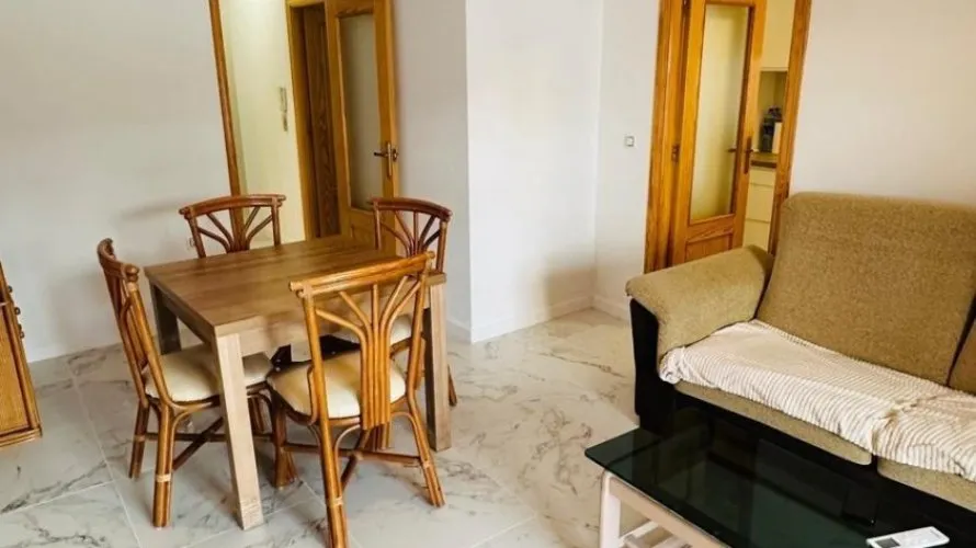 Apartamento de 2 dormitorios en Torrevieja, España No. 395 № 1