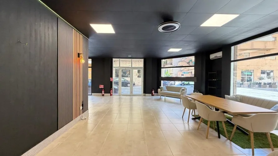 Propiedad comercial de 121m² en Torrevieja, España No. 517 № 19