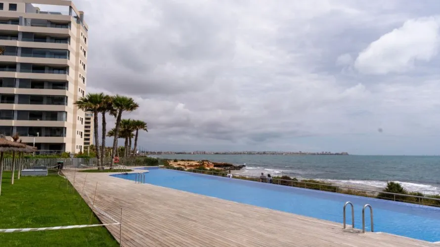 Apartamento de 98m² en Torrevieja, España No. 346 № 1