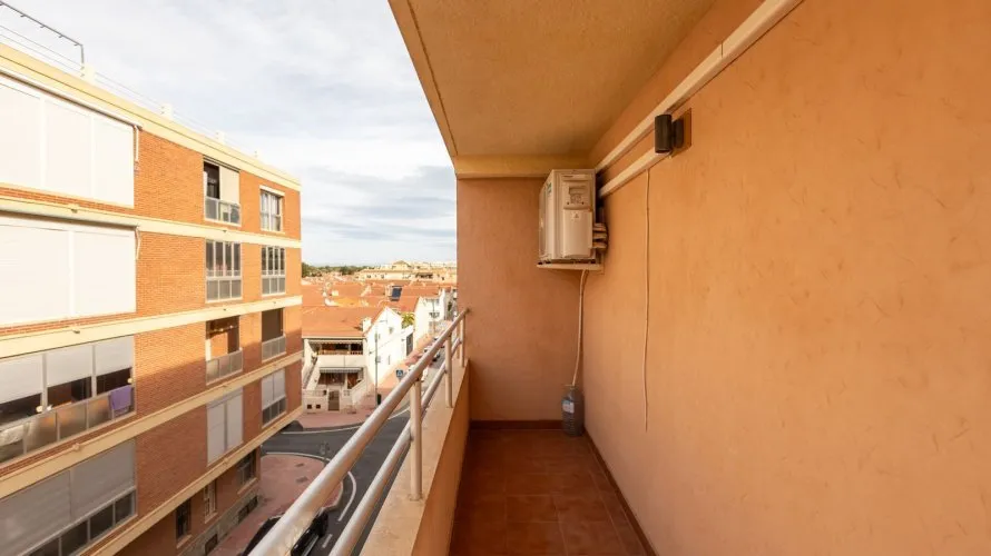 Apartamento de 89m² en Torrevieja, España No. 522