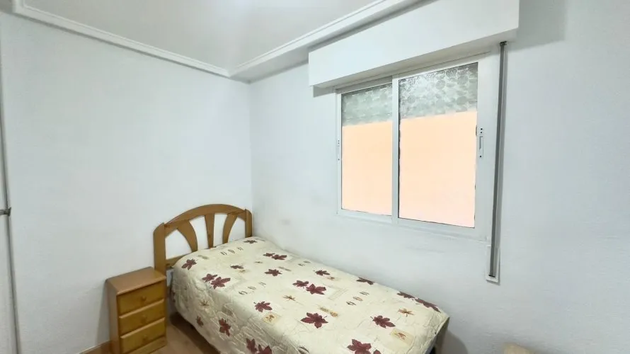 Apartamento de 2 dormitorios en Torrevieja, España No. 437 № 13