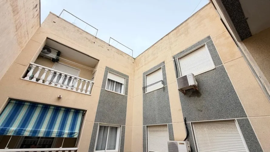 Apartamento de 1 dormitorio en Torrevieja, España No. 434 № 3