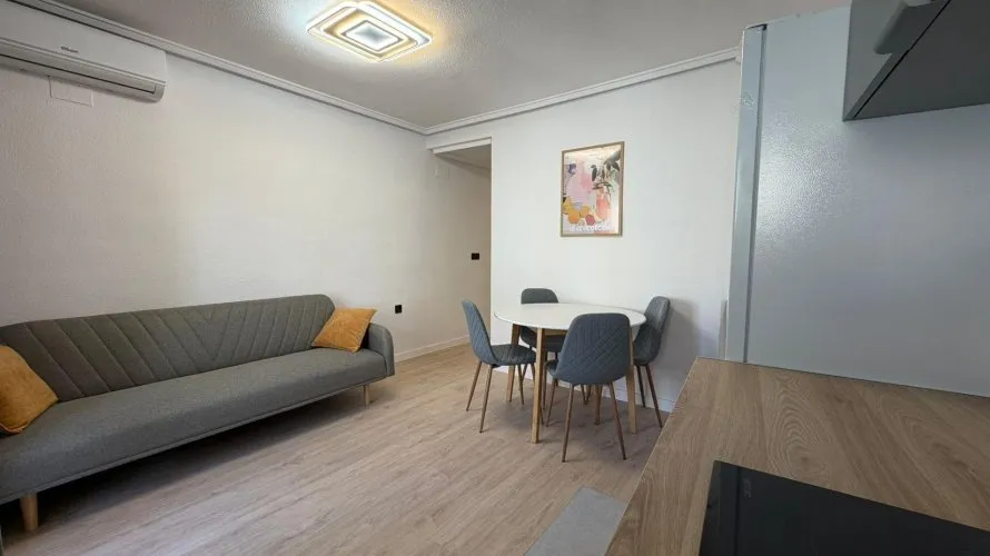Apartamento de 2 dormitorios en Torrevieja, España No. 489 № 6