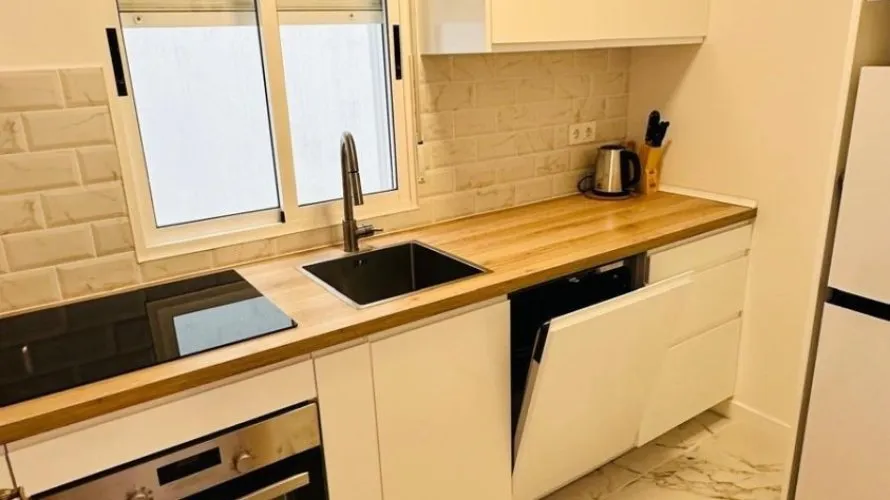Apartamento de 2 dormitorios en Torrevieja, España No. 395 № 4