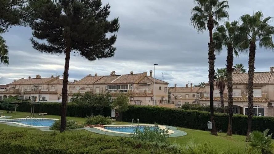 Сasa de 2 dormitorios en Torrevieja, España No. 432 № 26