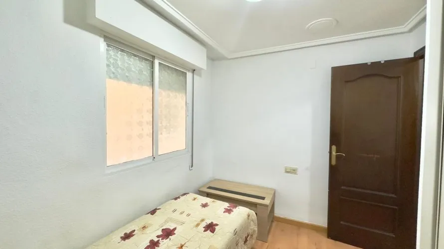 Apartamento de 2 dormitorios en Torrevieja, España No. 437 № 10