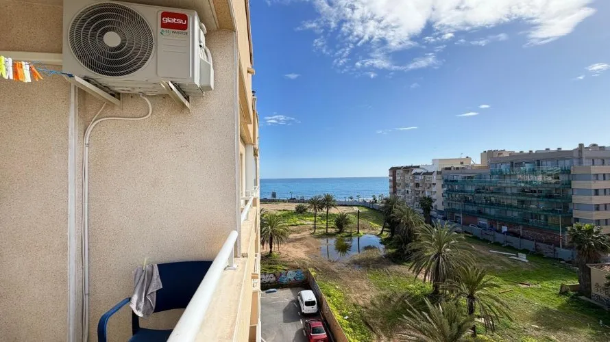 Apartamento de 2 dormitorios en Torrevieja, España No. 435