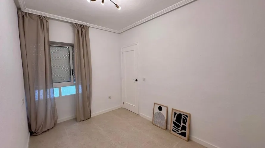 Apartamento de 2 dormitorios en Torrevieja, España No. 362 № 14
