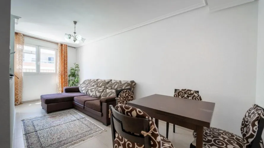 Apartamento de 2 dormitorios en Torrevieja, España No. 394 № 3