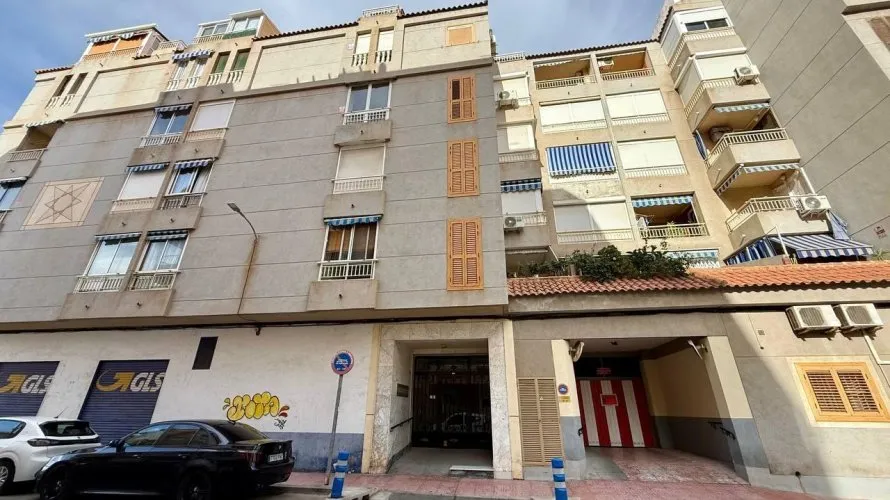 Apartamento de 2 dormitorios en Torrevieja, España No. 410