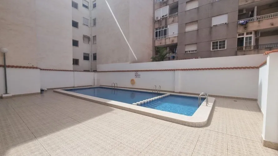 Apartamento de 2 dormitorios en Torrevieja, España No. 389