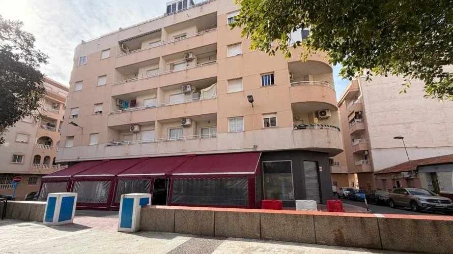 Apartamento de 3 dormitorios en Torrevieja, España No. 473