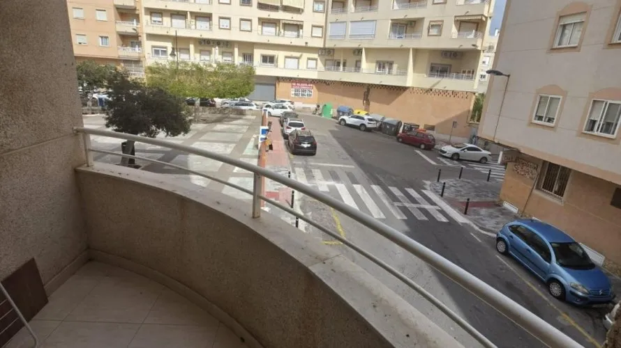 Apartamento de 3 dormitorios en Torrevieja, España No. 476 № 8