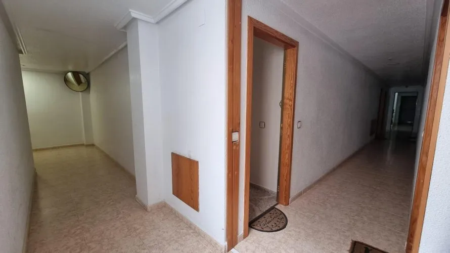 Apartamento de 2 dormitorios en Torrevieja, España No. 402 № 20