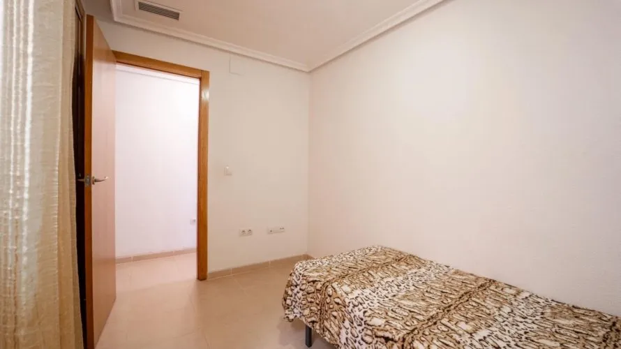 Apartamento de 2 dormitorios en Torrevieja, España No. 394 № 10