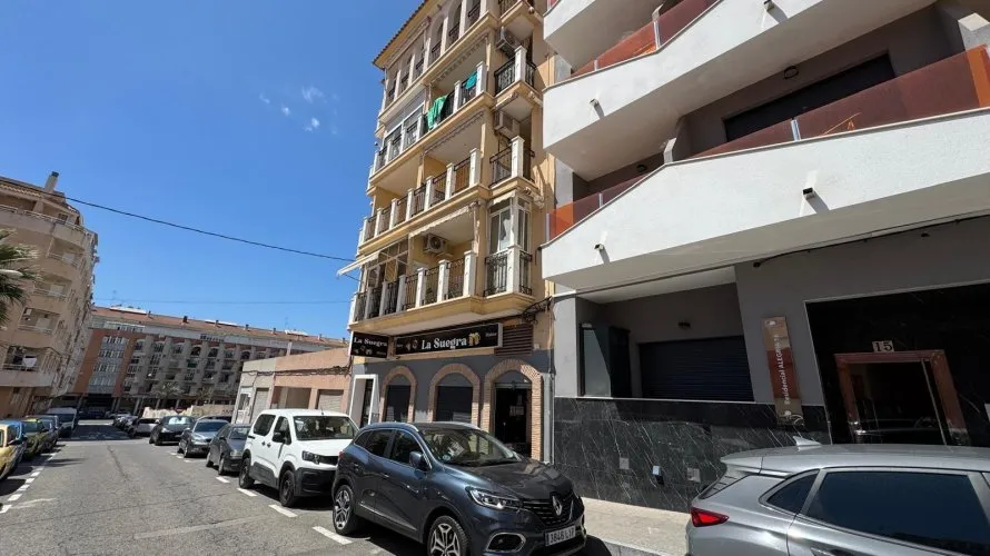 Propiedad comercial de 159m² en Torrevieja, España No. 384 № 28