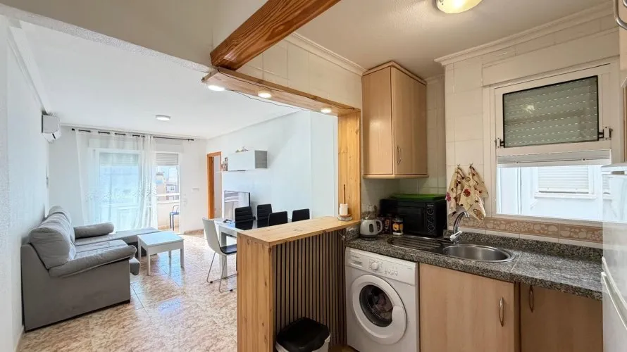 Apartamento de 2 dormitorios en Torrevieja, España No. 435 № 16