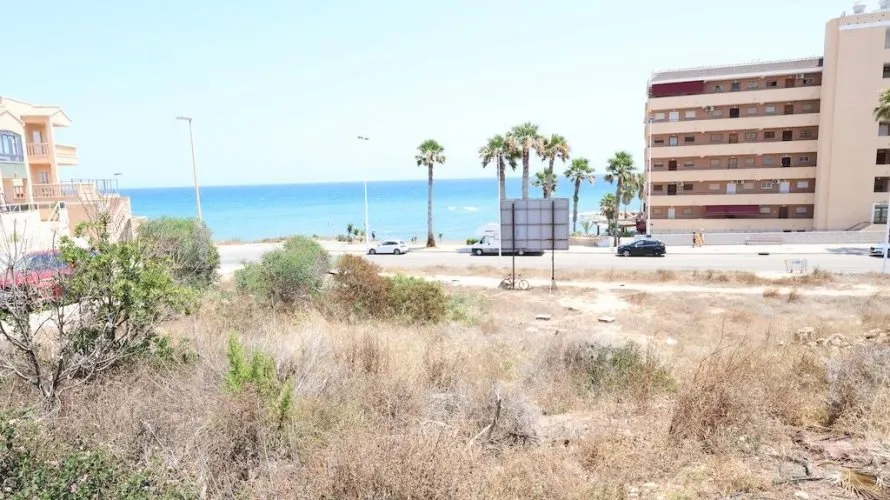 Parcela de en Torrevieja, España No. 358