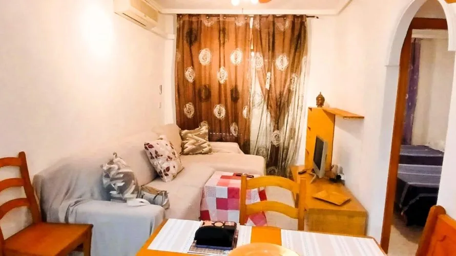 Apartamento de 2 dormitorios en Torrevieja, España No. 450 № 2