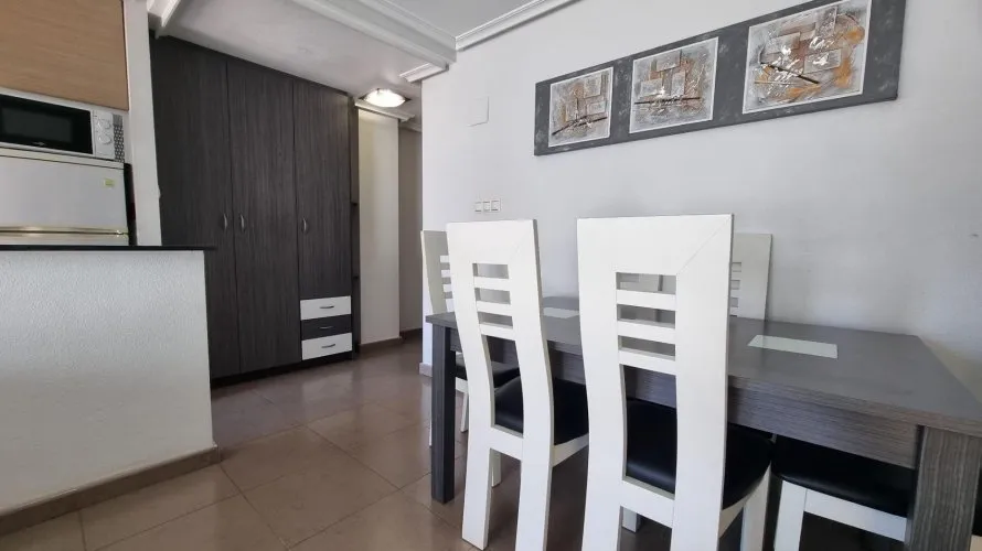 Apartamento de 2 dormitorios en Torrevieja, España No. 383 № 3