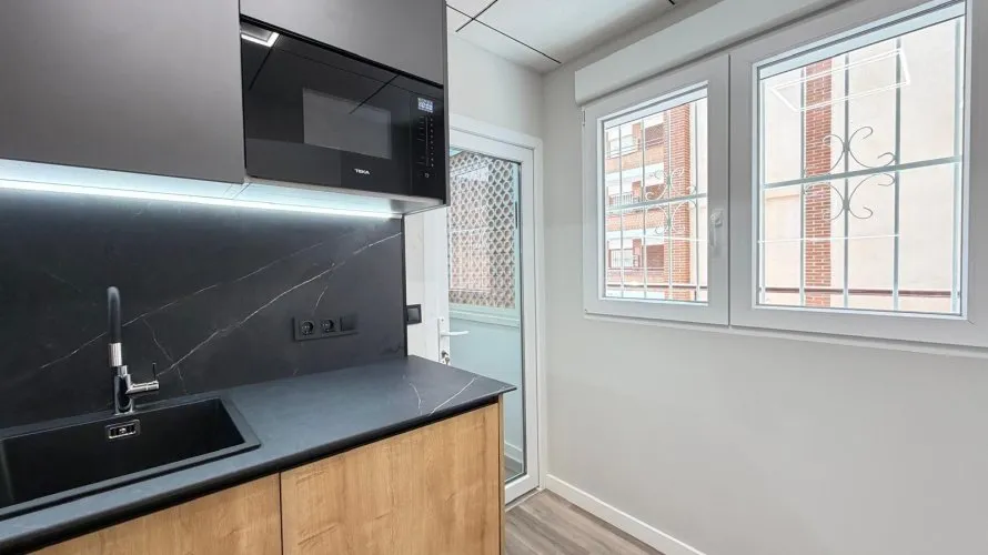 Apartamento de 2 dormitorios en Torrevieja, España No. 484 № 16