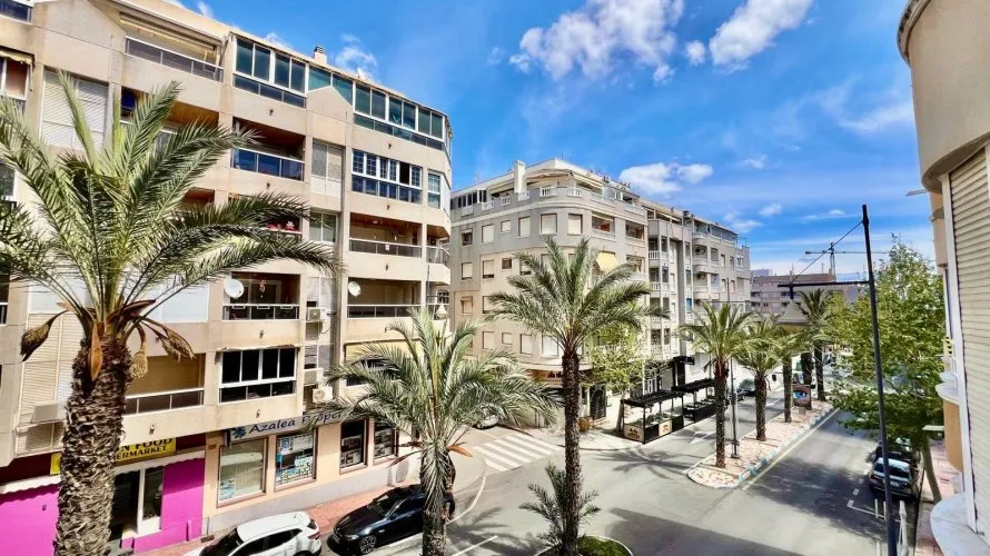 Apartamento de 2 dormitorios en Torrevieja, España No. 479 № 11