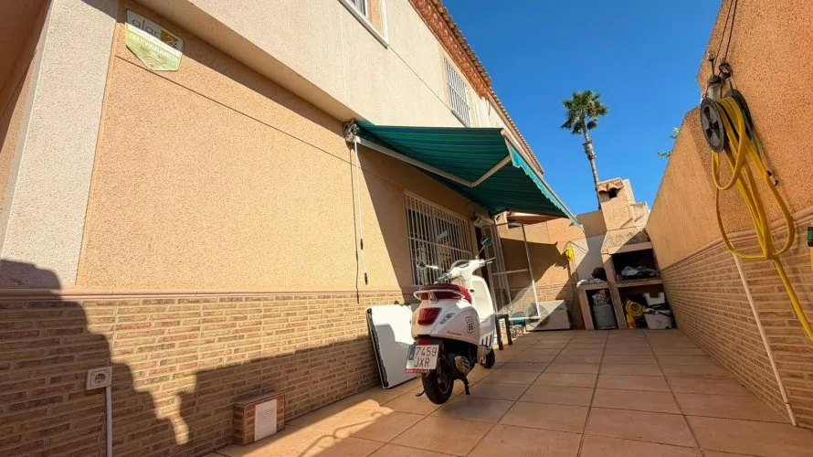 Сasa de 3 dormitorios en Torrevieja, España No. 360 № 26