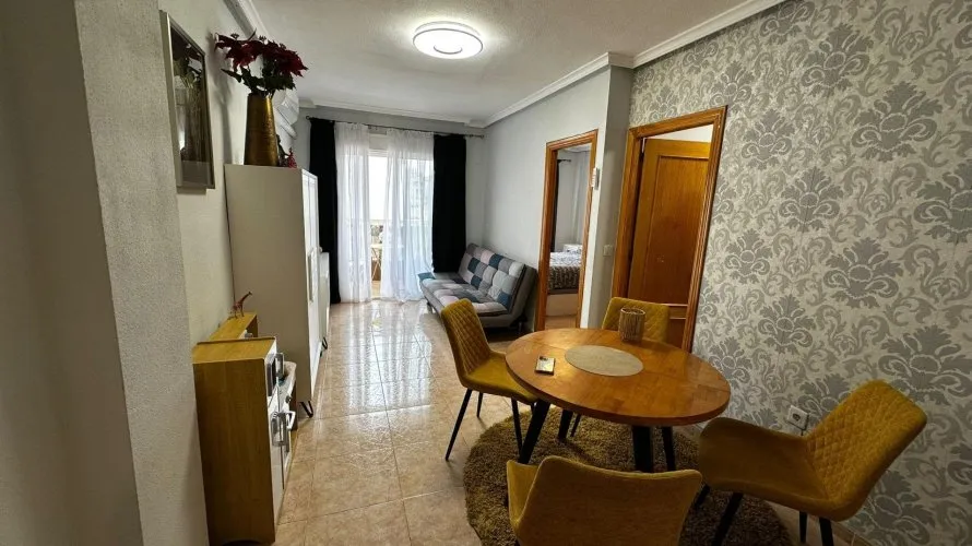 Apartamento de 2 dormitorios en Torrevieja, España No. 415