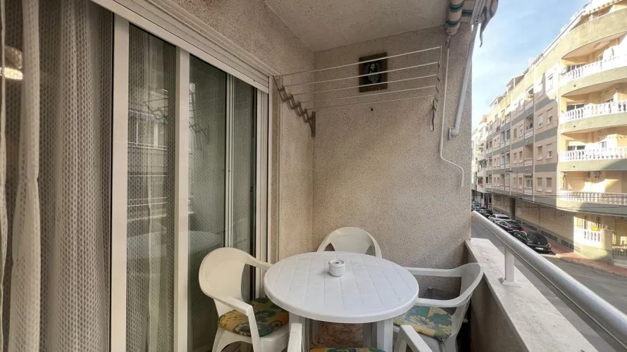 Apartamento de 2 dormitorios en Torrevieja, España No. 458 № 8