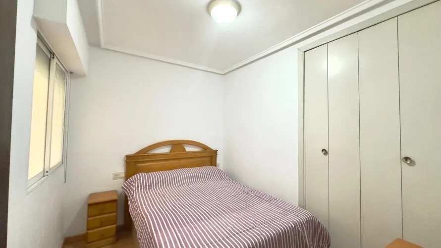 Apartamento de 2 dormitorios en Torrevieja, España No. 437 № 20