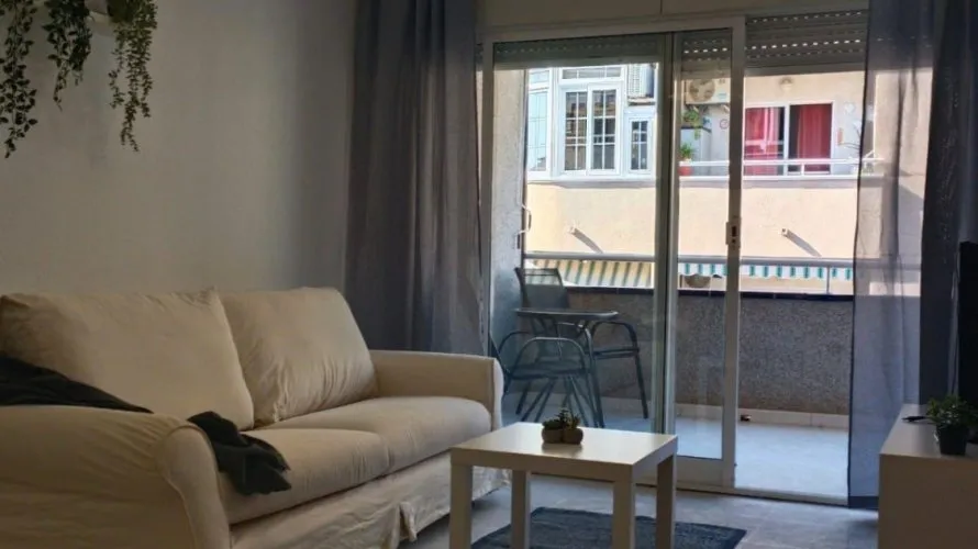 Apartamento de 1 dormitorio en Torrevieja, España No. 452 № 6