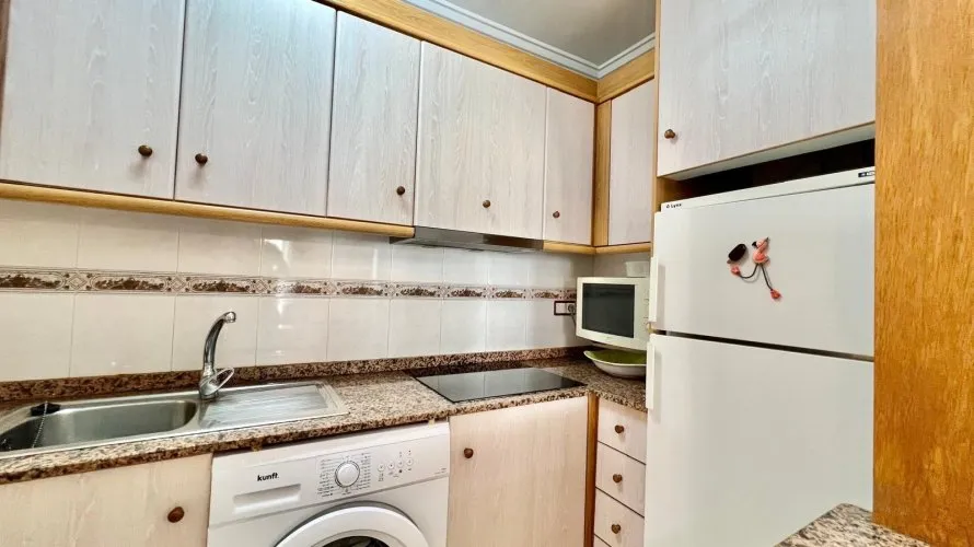 Apartamento de 2 dormitorios en Torrevieja, España No. 479 № 5